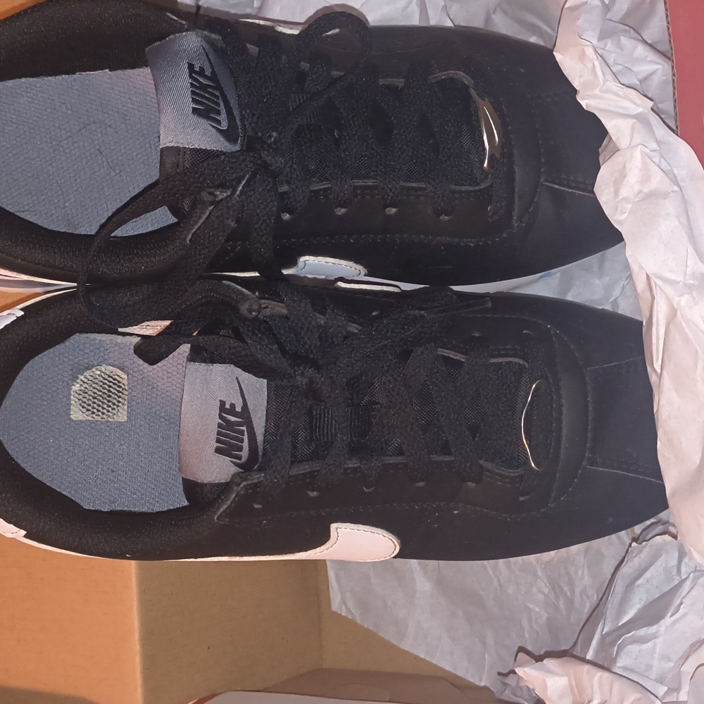 Nike Cortez Black And White Shoes 4.5 - Picture 3 of 5